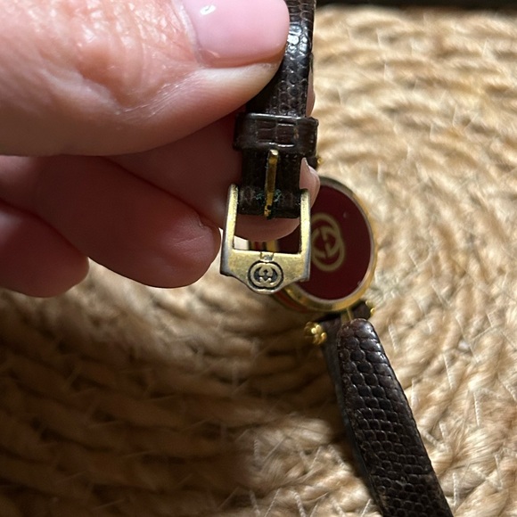Authentic Vintage Gucci Watch - Picture 4 of 11